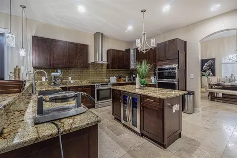 Kitchen - 13102 Done Groven Dr, Dover, FL 33527 photo 2 of 2