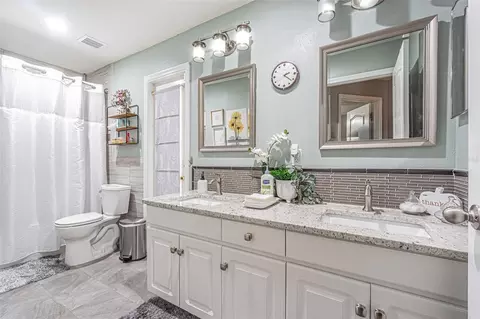Bath - 9809 La Rita Pl, Riverview, FL 33569 photo 4 of 10