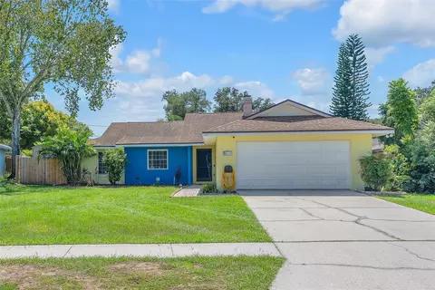 620 Rollingwood Ln, Valrico, FL 33594