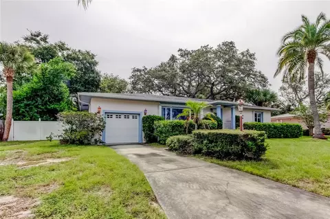 105 Harbor View Ln, Belleair Bluffs, FL 33770