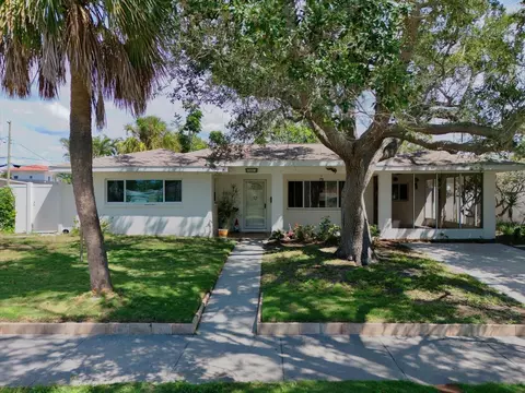 921 Lantana Ave, Clearwater Beach, FL 33767