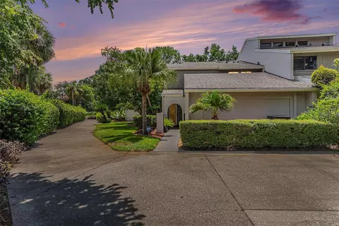4202 Golf Club Ln, Tampa, FL 33618