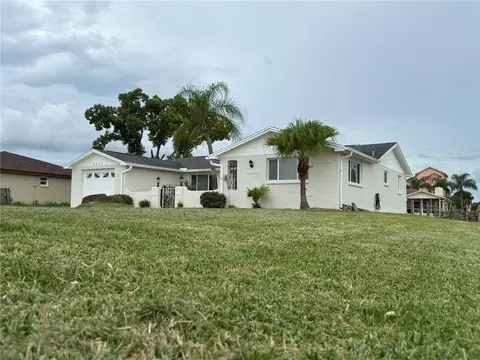 9927 Island Harbor Dr, Port Richey, FL 34668