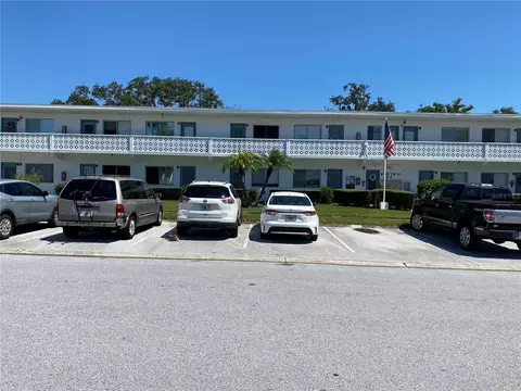 8455 112th St #109, Seminole, FL 33772