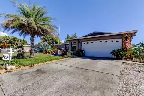 8520 Newton Dr, Port Richey, FL 34668