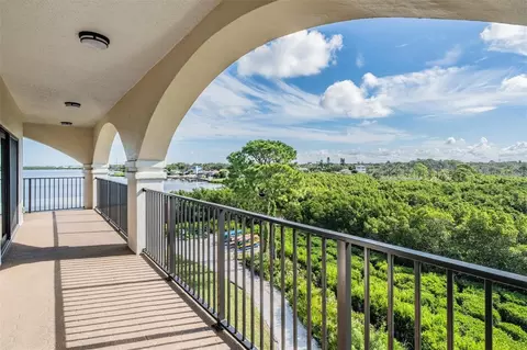 244 Mariner Dr, Tarpon Springs, FL 34689