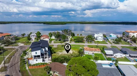 6046 Bayou Grande Blvd NE, Saint Petersburg, FL 33703