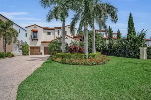 801 Brightwaters Blvd NE, Saint Petersburg, FL 33704