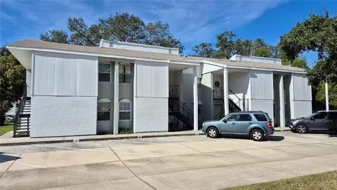 3807 N Oak Dr #D42, Tampa, FL 33611
