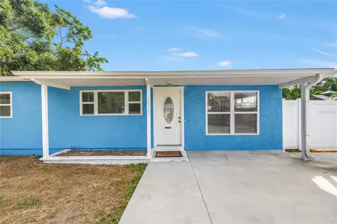 6913 Onyx Dr N, Saint Petersburg, FL 33702