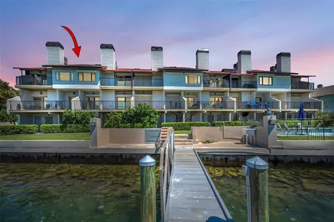 678 76th Ave #5, Saint Pete Beach, FL 33706