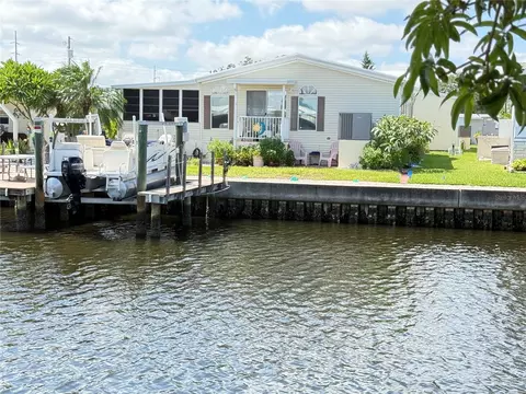 134 Americana Ct NE #216, Saint Petersburg, FL 33702