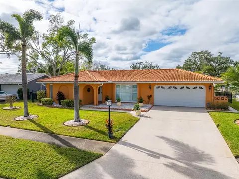 6888 121st St, Seminole, FL 33772