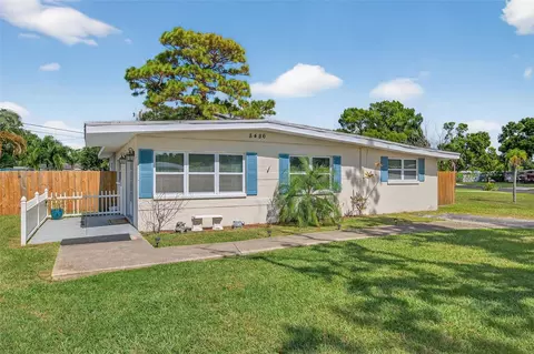 8486 Pelican Ln, Seminole, FL 33777