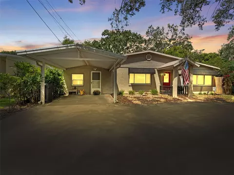 12510 Noreast Lake Dr, Tampa, FL 33612