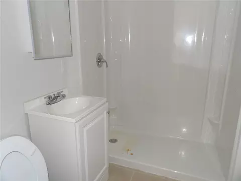 Bath - 497 Normandy Rd, Madeira Beach, FL 33708 photo 4 of 6