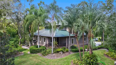 1252 E Lake Dr, Tarpon Springs, FL 34688