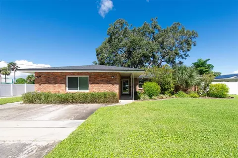 126 SE Madison Cir N, Saint Petersburg, FL 33703