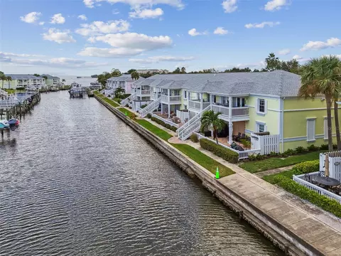5116 Beach Dr SE #D, Saint Petersburg, FL 33705
