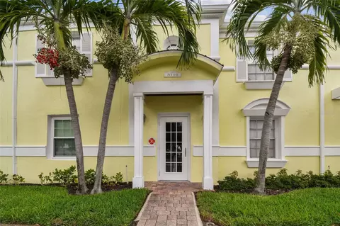 5116 Beach Dr SE #D, Saint Petersburg, FL 33705