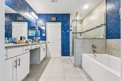 Bath - 8207 Abalone Loop, Parrish, FL 34219 photo 1 of 4
