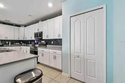Kitchen - 8207 Abalone Loop, Parrish, FL 34219 photo 2 of 3