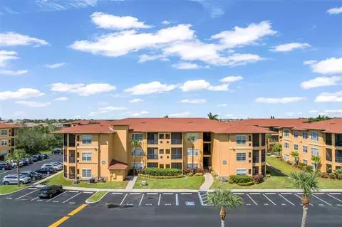 4305 Bayside Village Dr #102, Tampa, FL 33615