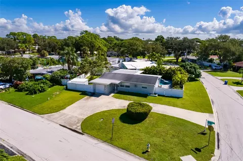 8801 Sunlit Cove Dr NE, Saint Petersburg, FL 33702