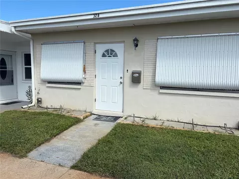 250 Rosery Rd NW #328, Largo, FL 33770