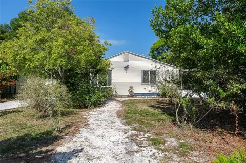 907 Hull St S, Gulfport, FL 33707