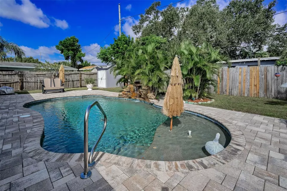 Exterior - 929 Britton St, Largo, FL 33770 photo 5 of 17