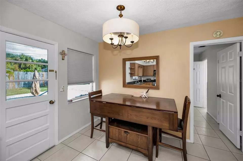 Entry Way - 929 Britton St, Largo, FL 33770 photo 2 of 2
