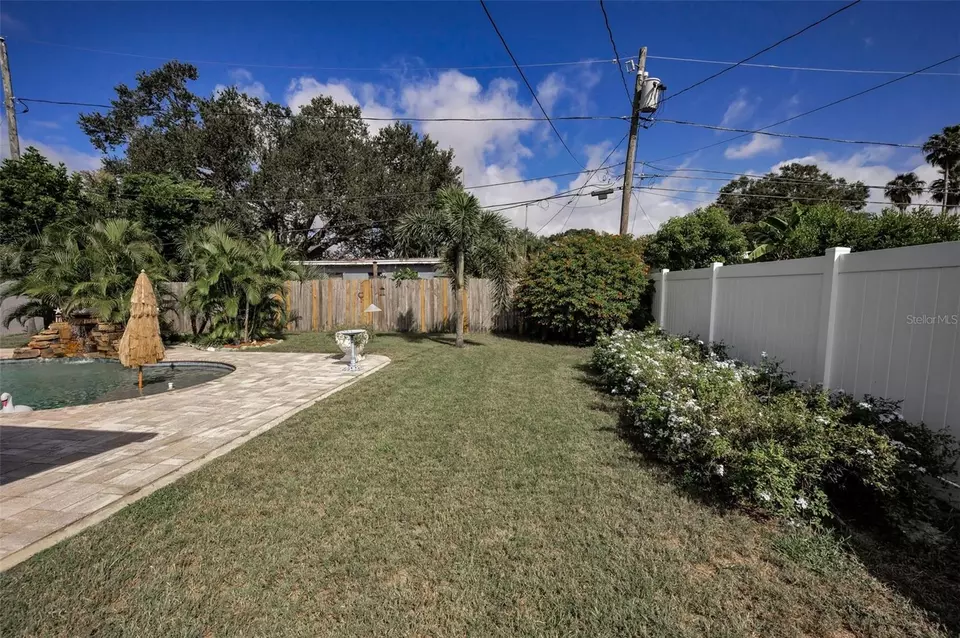 Exterior - 929 Britton St, Largo, FL 33770 photo 15 of 17