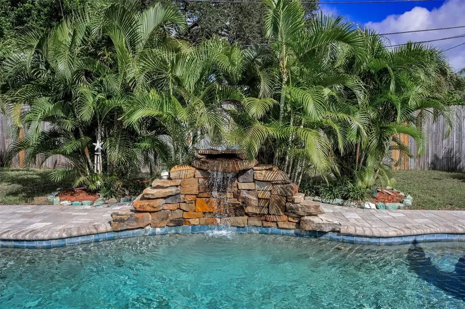 Exterior - 929 Britton St, Largo, FL 33770 photo 7 of 17