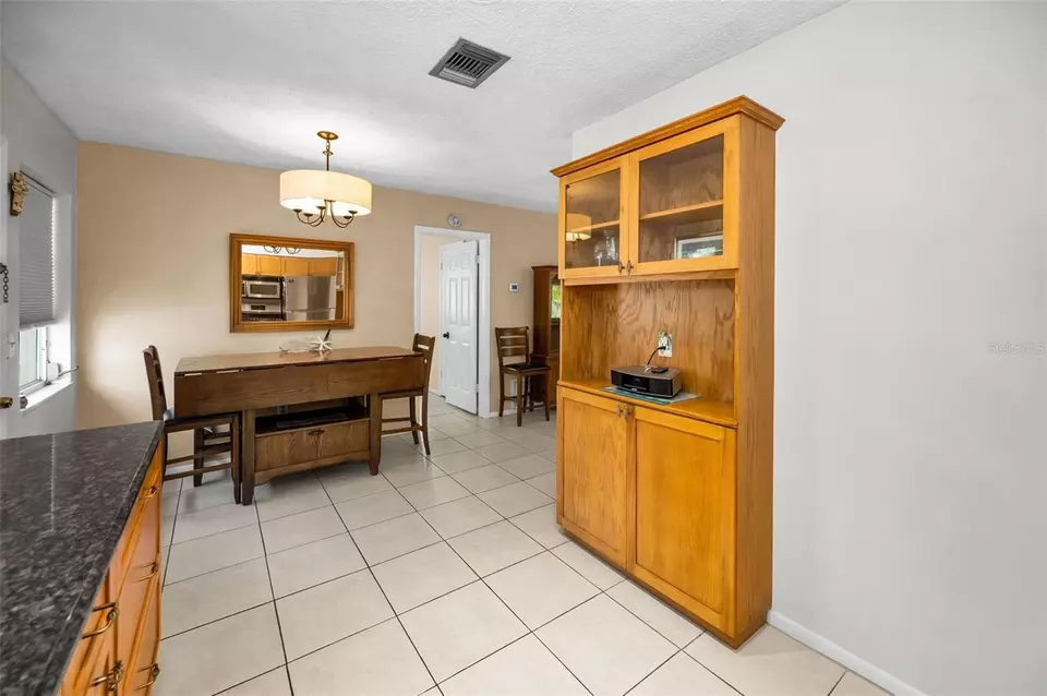 Dining - 929 Britton St, Largo, FL 33770 photo 2 of 2