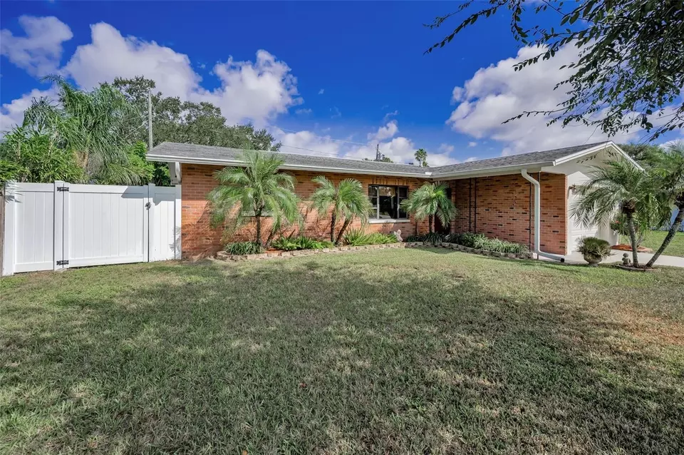 Exterior - 929 Britton St, Largo, FL 33770 photo 3 of 17
