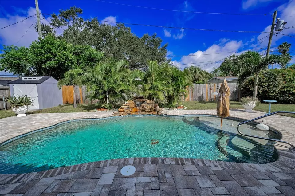 Exterior - 929 Britton St, Largo, FL 33770 photo 6 of 17