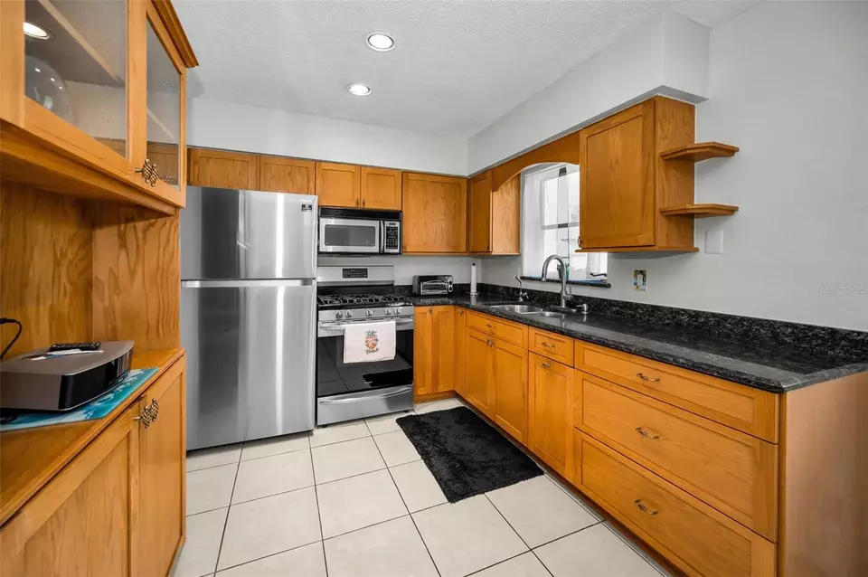 Kitchen - 929 Britton St, Largo, FL 33770 photo 2 of 4