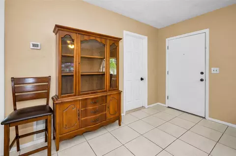 Entry Way - 929 Britton St, Largo, FL 33770 photo 1 of 2