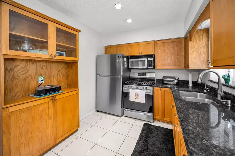 Kitchen - 929 Britton St, Largo, FL 33770 photo 3 of 4