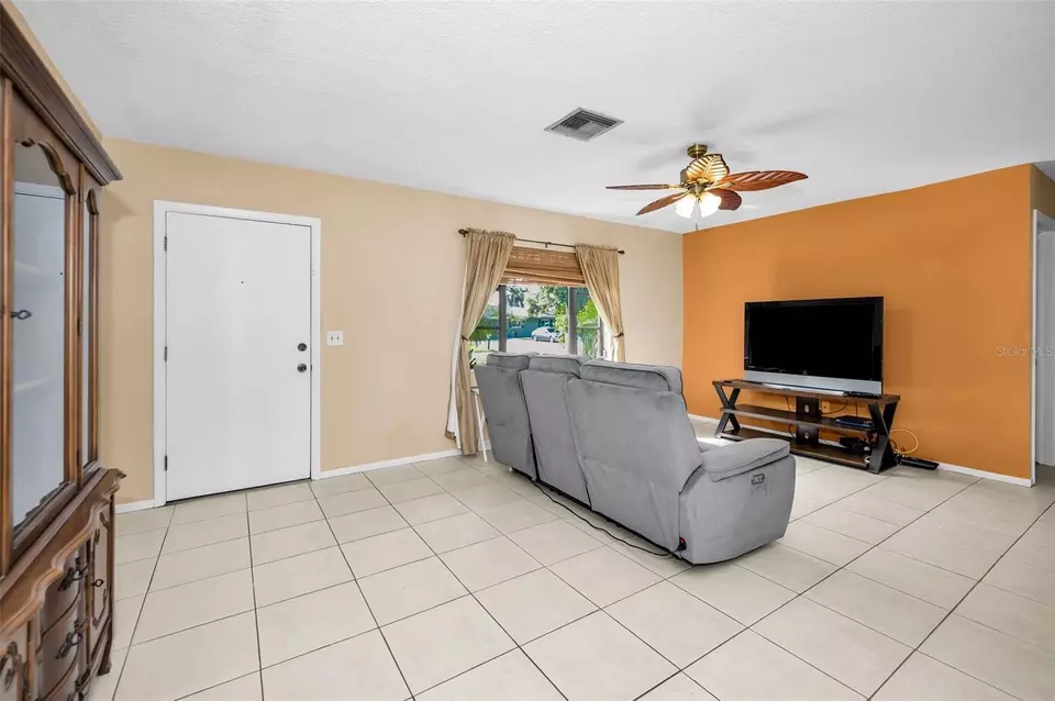 Living - 929 Britton St, Largo, FL 33770 photo 1 of 3