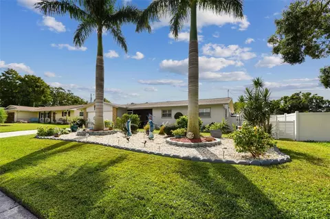 1389 Seabreeze St, Clearwater, FL 33756