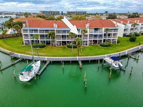 12364 Capri Cir N, Treasure Island, FL 33706