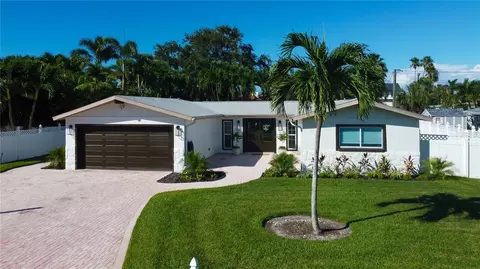 119 8th St, Belleair Beach, FL 33786