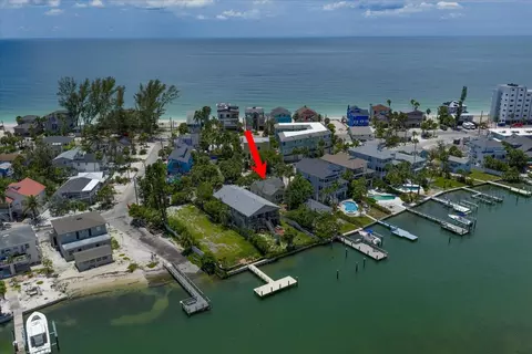 8405 Bayshore Dr, Treasure Island, FL 33706