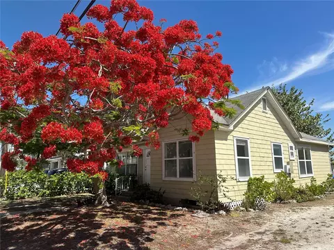 8405 Bayshore Dr, Treasure Island, FL 33706