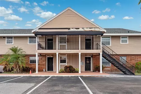 200 Country Club Dr #808, Largo, FL 33771