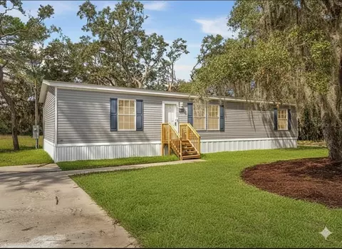 18223 Long Lake Dr, Hudson, FL 34667