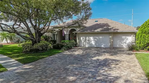 6505 Huntington Dr, Zephyrhills, FL 33542
