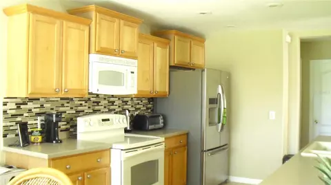 Kitchen - 11774 Tempest Harbor Loop, Venice, FL 34292 photo 3 of 5